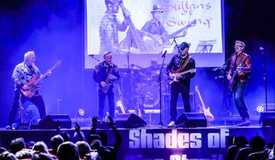 Bakgården LIVE presenterer: Shades of Dire Straits