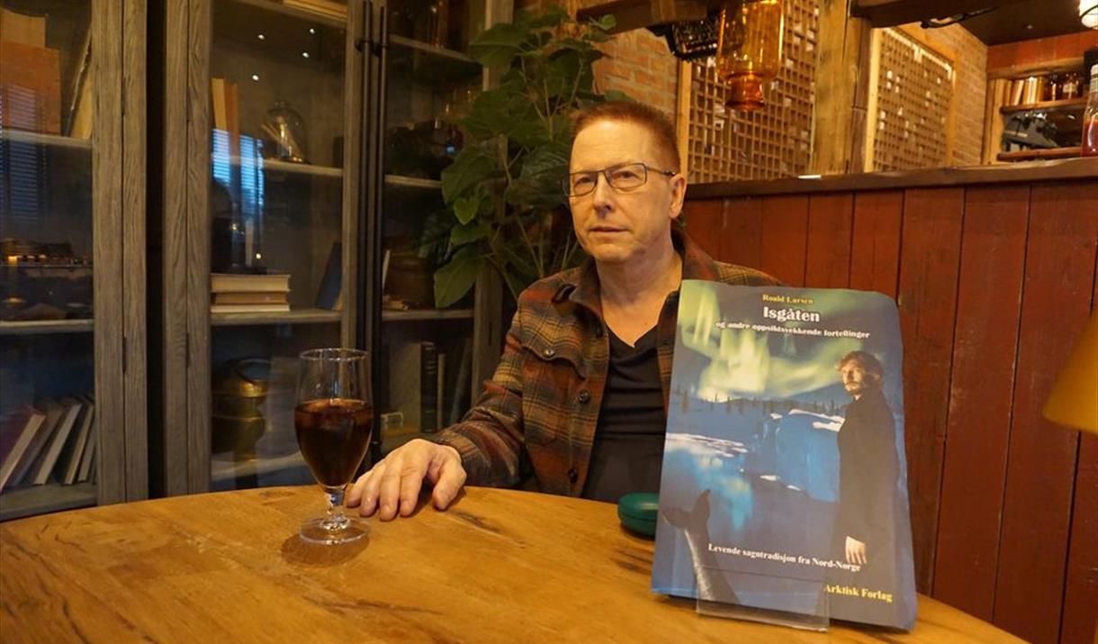 Signering med Roald Larsen