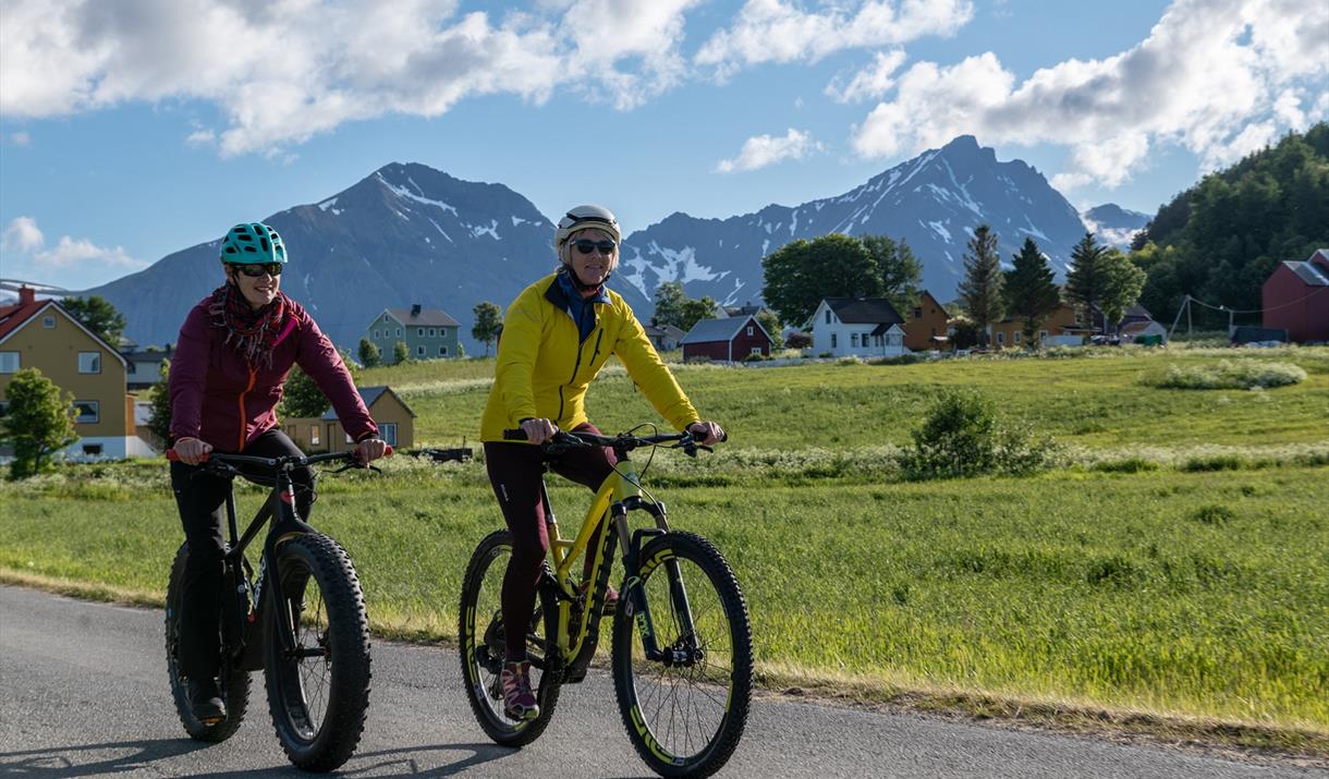 Sykkeltur i Tore Hunds rike
