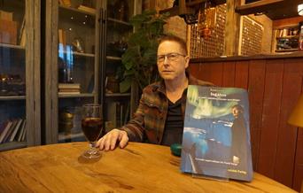 Signering med Roald Larsen
