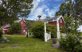 Røkenes Gård og Gjestehus