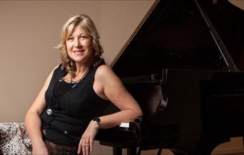 Debussy 100 år Lunsjkonsert med Ann-Sofie Godø