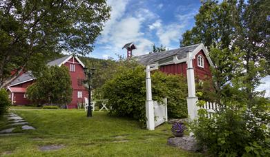 Røkenes Gård og Gjestehus